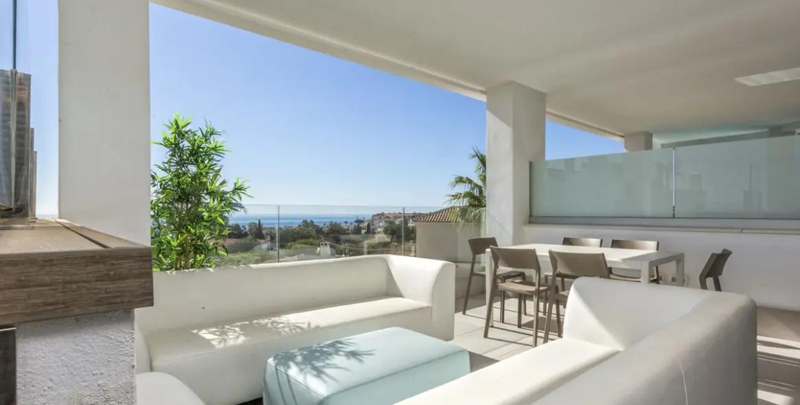 Sale of middle floor apartment in Mijas Costa 3