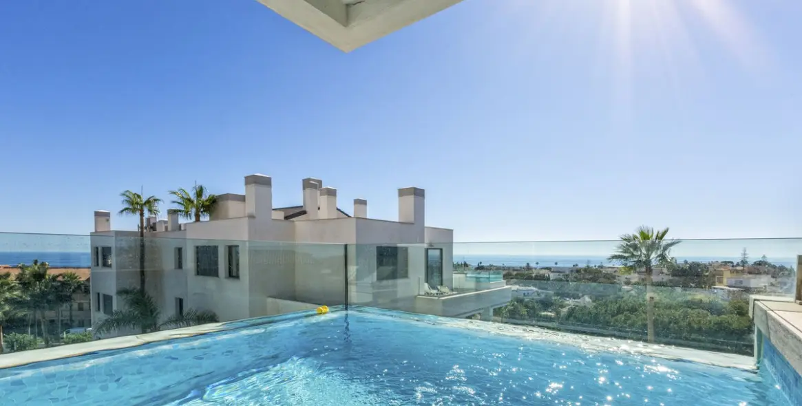 Sale of middle floor apartment in Mijas Costa 4