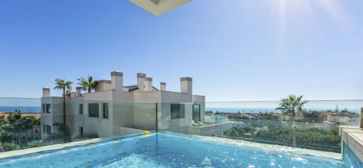 Sale of middle floor apartment in Mijas Costa 3