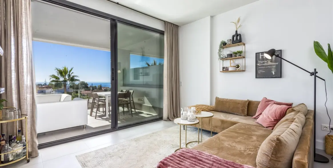 Sale of middle floor apartment in Mijas Costa 5