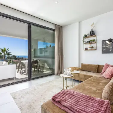 Sale of middle floor apartment in Mijas Costa
