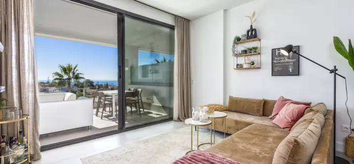 Sale of middle floor apartment in Mijas Costa 4
