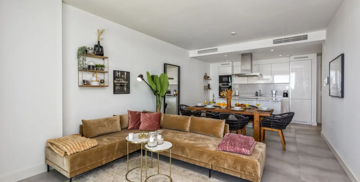 Sale of middle floor apartment in Mijas Costa 8