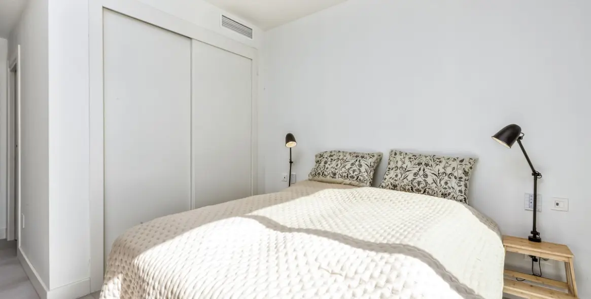 Sale of middle floor apartment in Mijas Costa 11