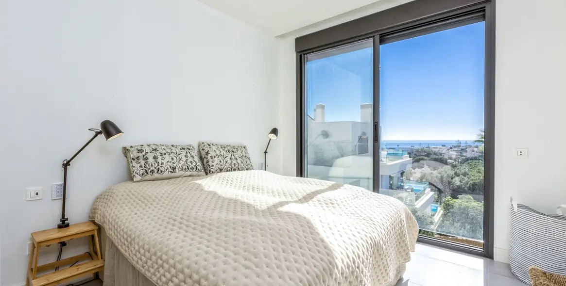 Sale of middle floor apartment in Mijas Costa 12