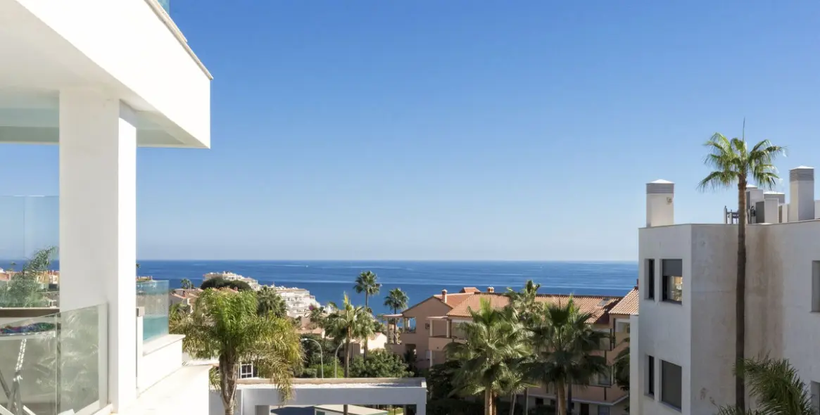 Sale of middle floor apartment in Mijas Costa 17