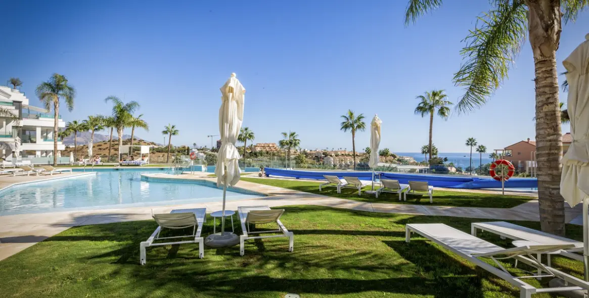 Sale of middle floor apartment in Mijas Costa 18