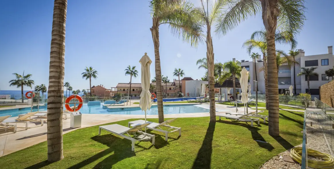 Sale of middle floor apartment in Mijas Costa 19