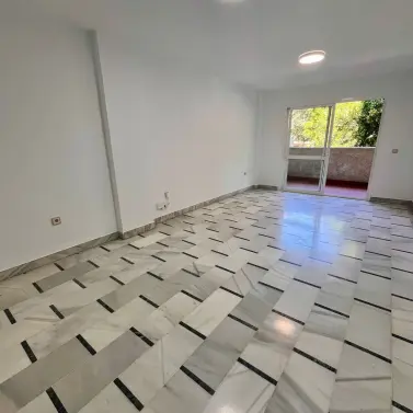 Sale of middle floor apartment in Málaga Centro