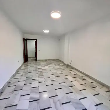Sale of middle floor apartment in Málaga Centro