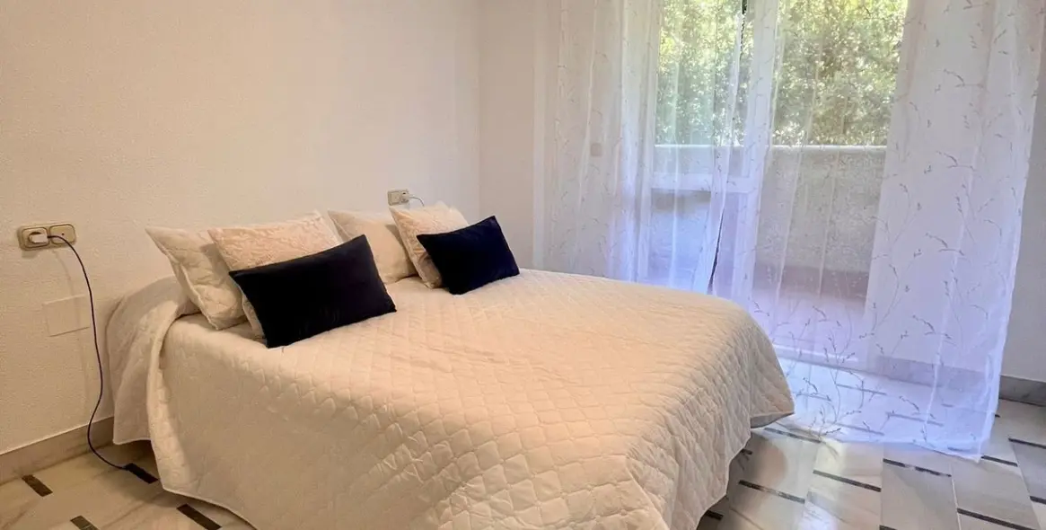Sale of middle floor apartment in Málaga Centro 5
