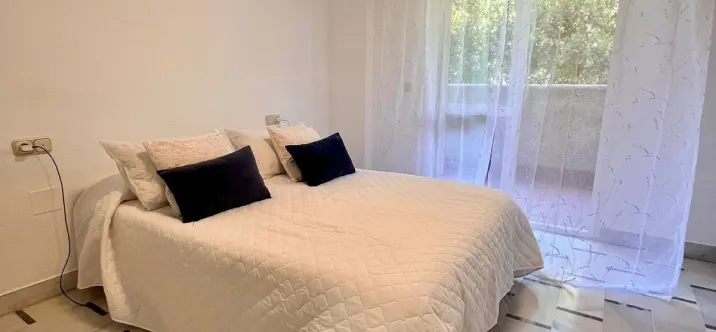 Sale of middle floor apartment in Málaga Centro 4