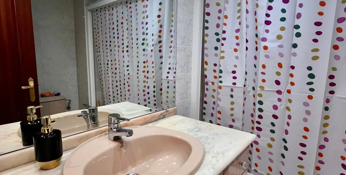 Sale of middle floor apartment in Málaga Centro 6