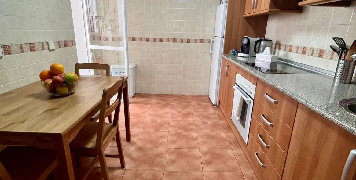 Sale of middle floor apartment in Málaga Centro 10