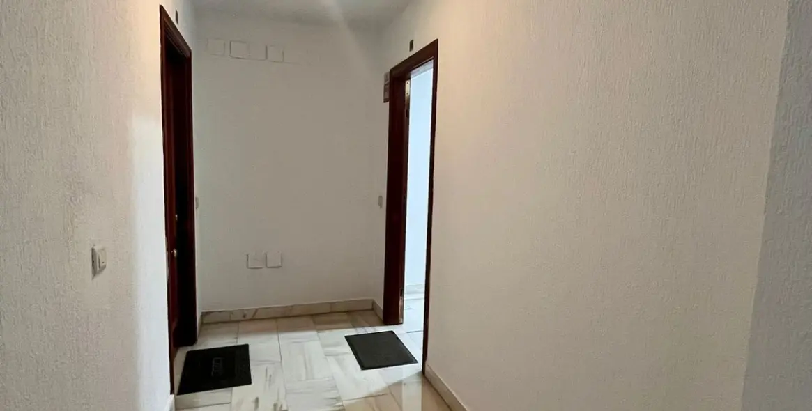 Sale of middle floor apartment in Málaga Centro 14
