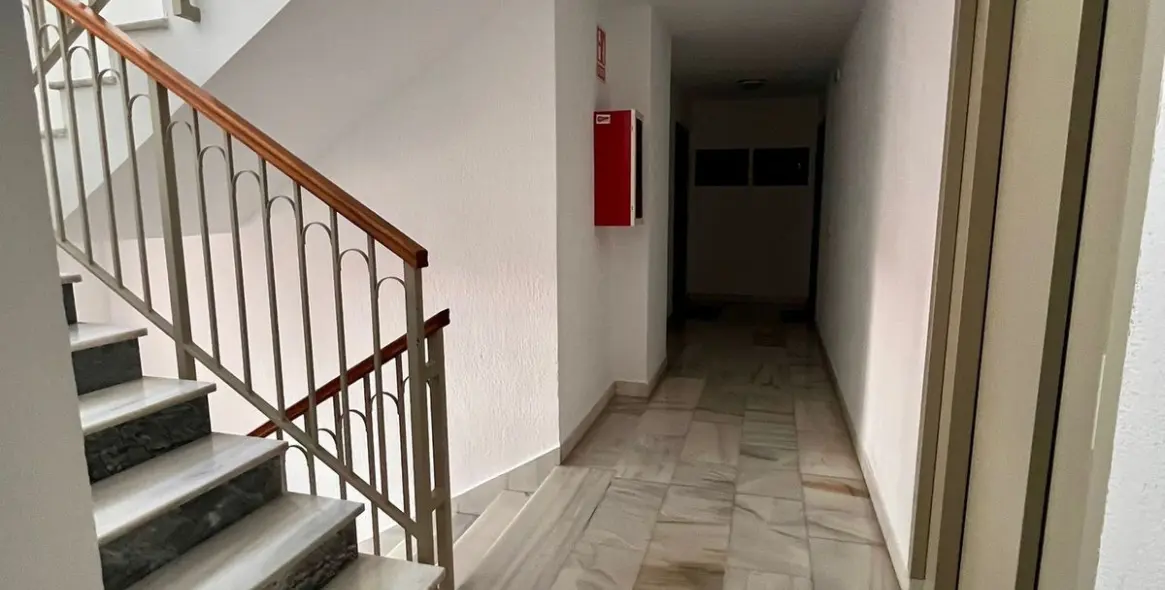 Sale of middle floor apartment in Málaga Centro 16
