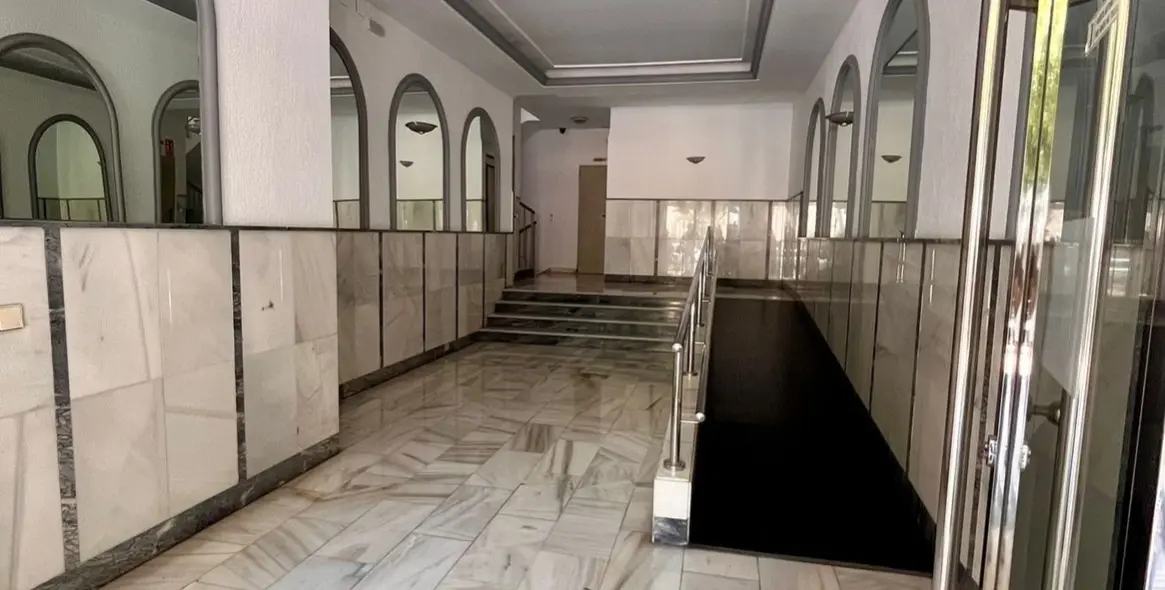 Sale of middle floor apartment in Málaga Centro 17