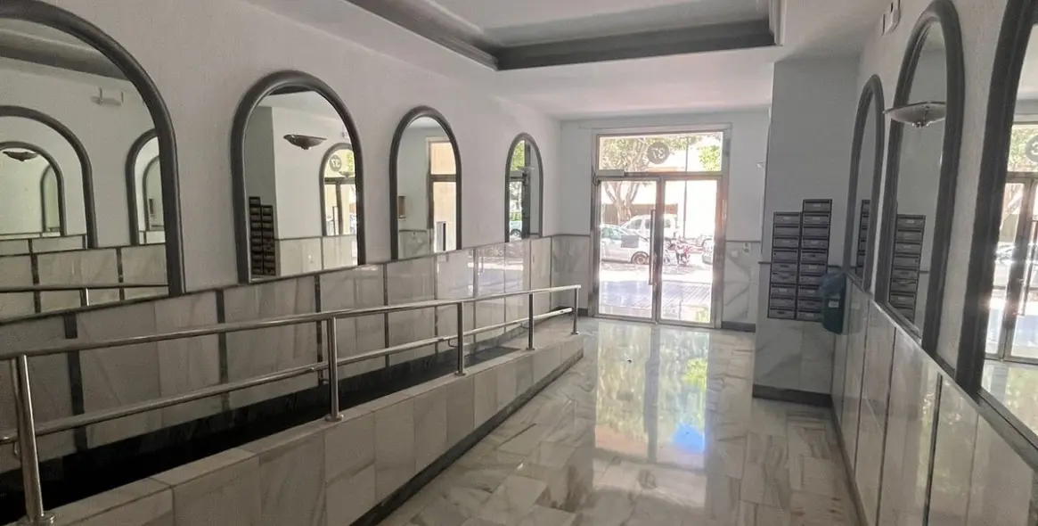 Sale of middle floor apartment in Málaga Centro 18