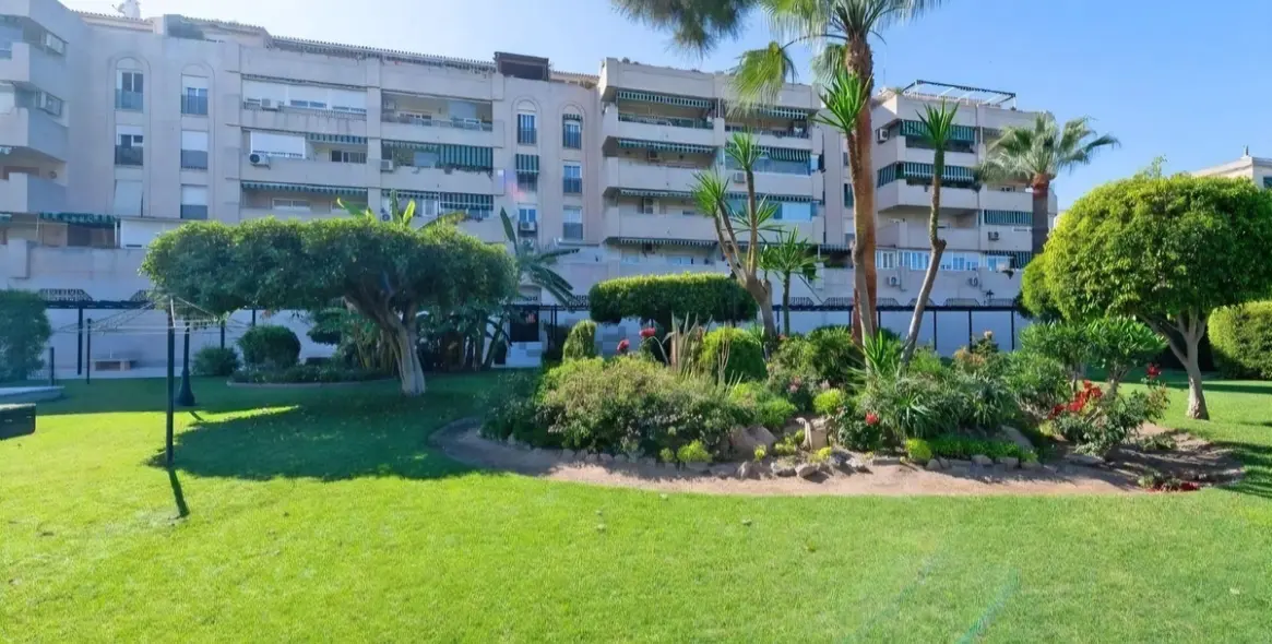 Sale of middle floor apartment in Málaga Centro 37