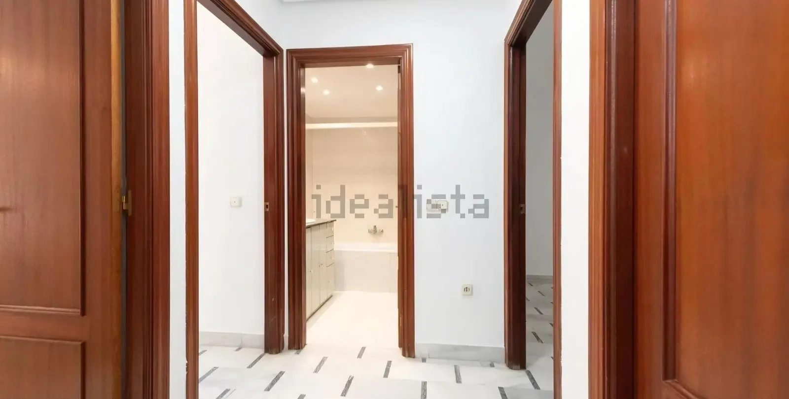 Продажа апартаментов на среднем этаже в Málaga Centro 9
