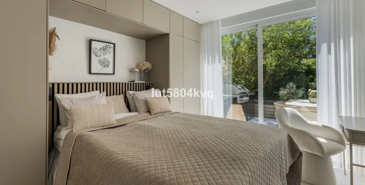 Sale of ground floor apartment in La Quinta 12