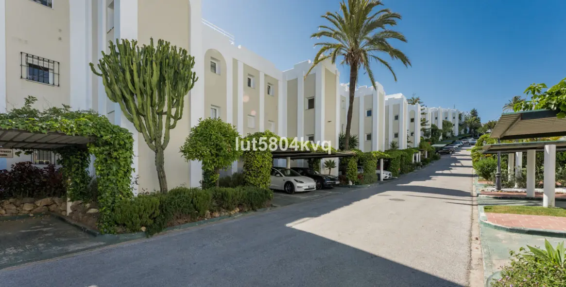 Sale of ground floor apartment in La Quinta 23