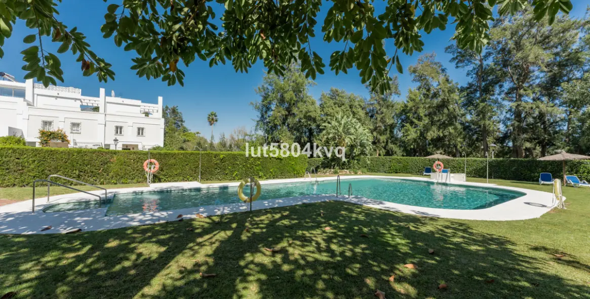 Sale of ground floor apartment in La Quinta 24