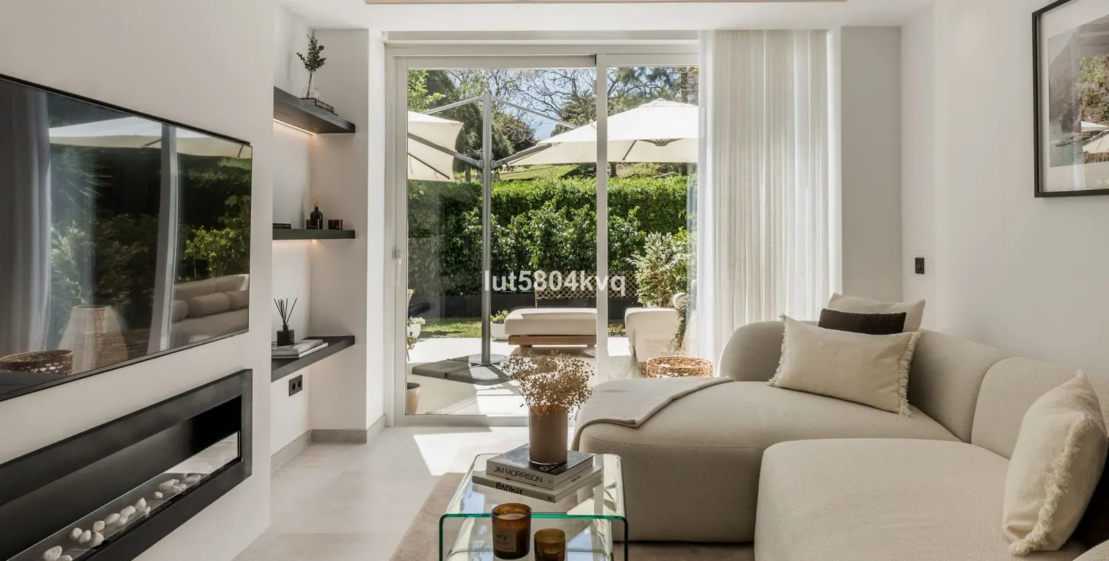 Venta de apartamento en planta baja en La Quinta 6