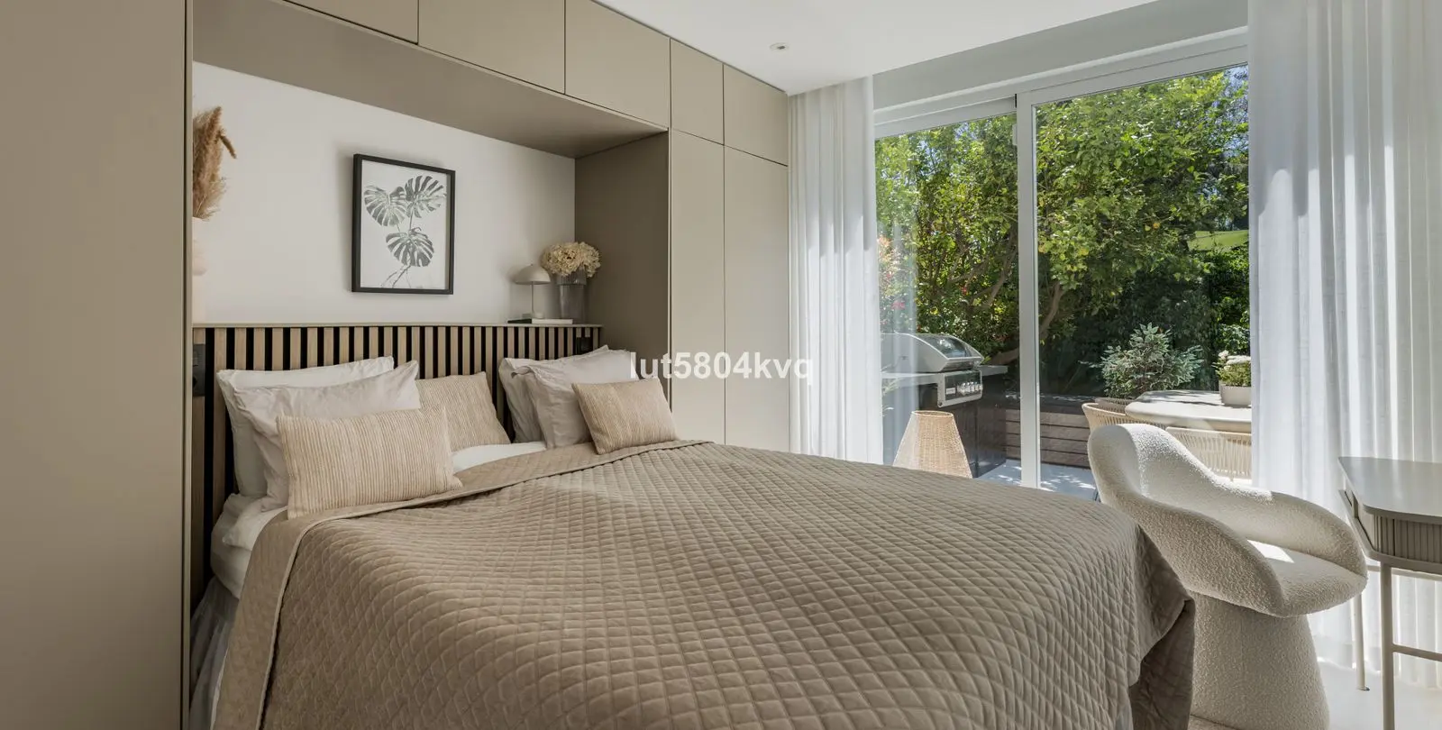 Venta de apartamento en planta baja en La Quinta 12