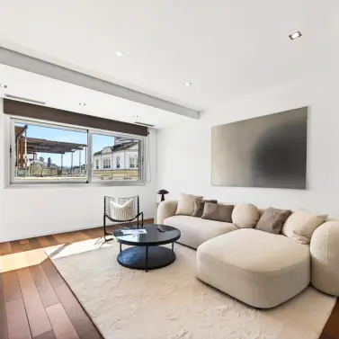 Sale of middle floor apartment in Centro Histórico