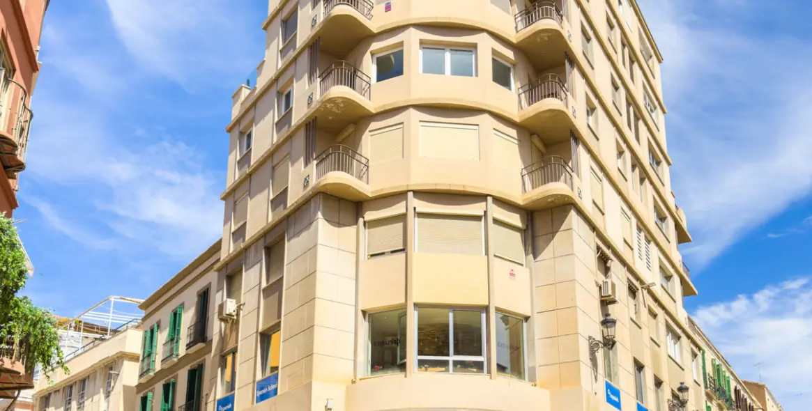 Sale of middle floor apartment in Centro Histórico 18