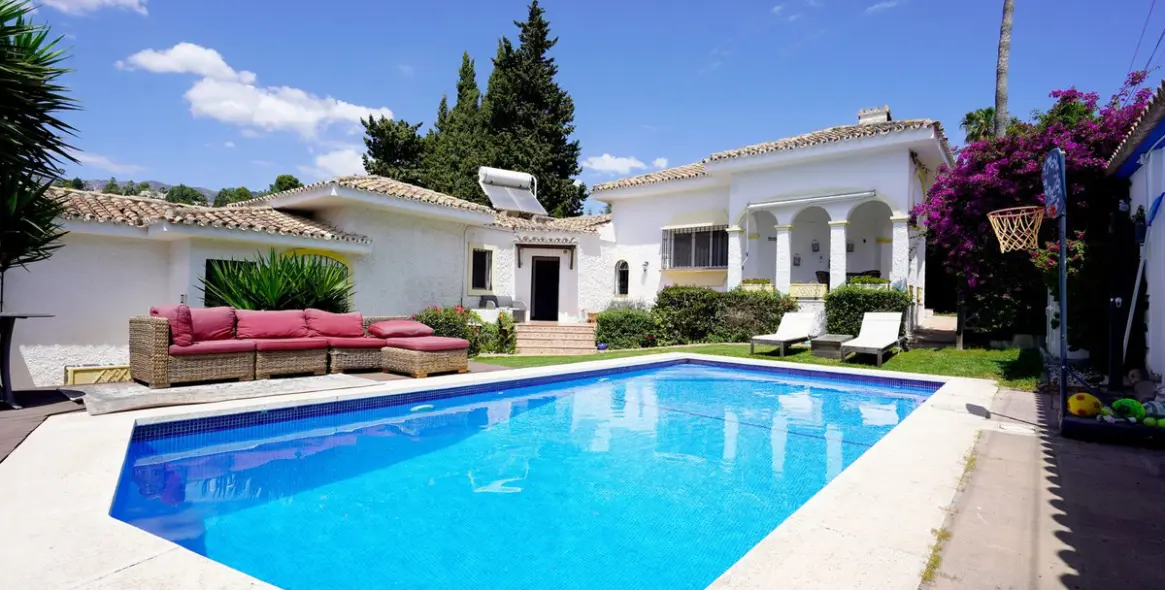 Sale of detached villa in Sierrezuela 1