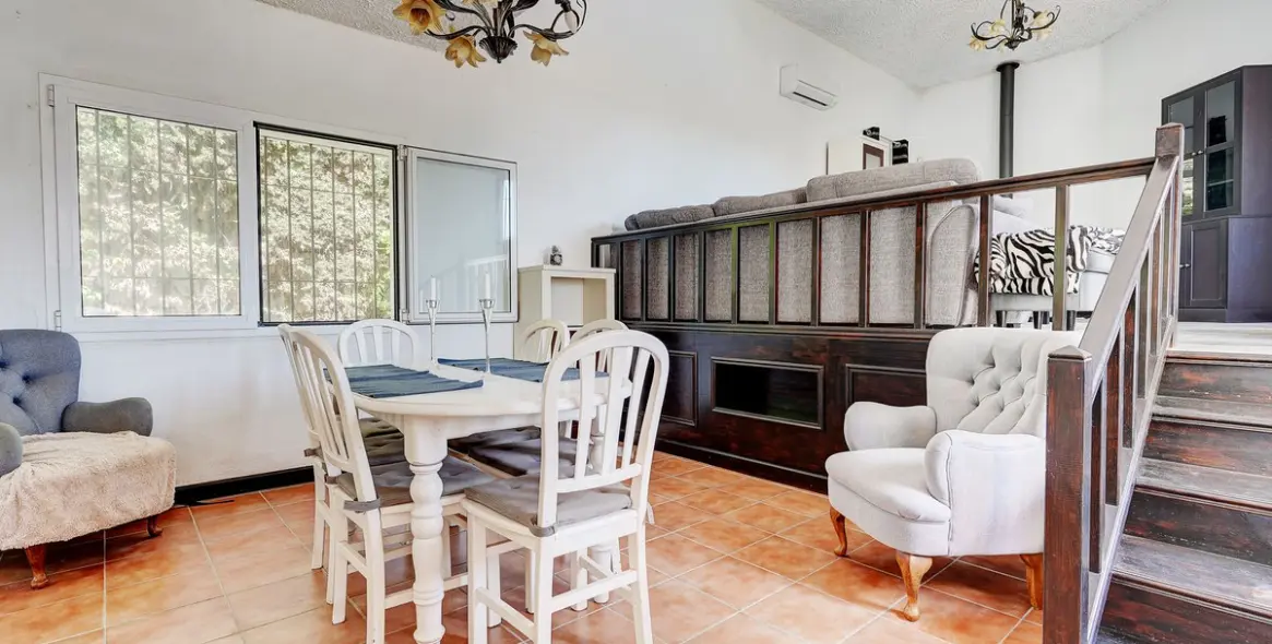 Sale of detached villa in Sierrezuela 4