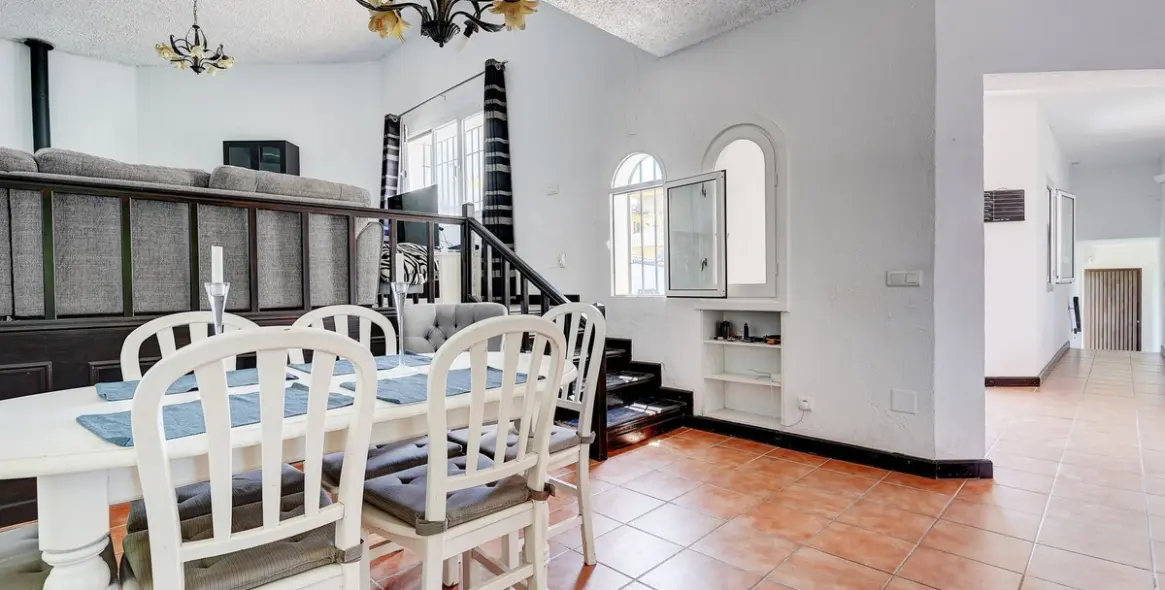 Sale of detached villa in Sierrezuela 5
