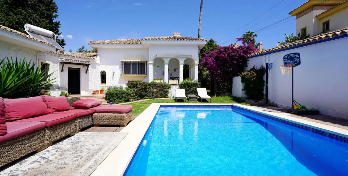Sale of detached villa in Sierrezuela 17