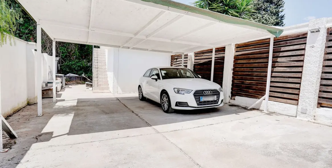 Sale of detached villa in Sierrezuela 25