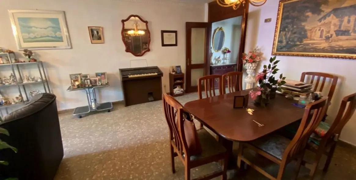 Sale of middle floor apartment in Marbella 2