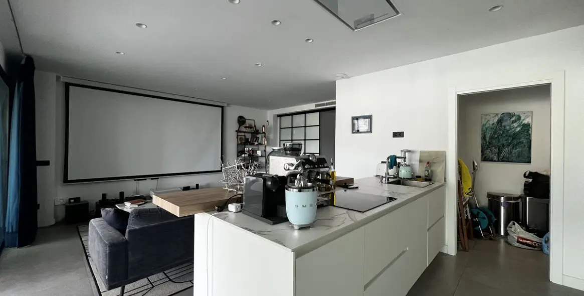 Venta de apartamento en planta media en Estepona 8