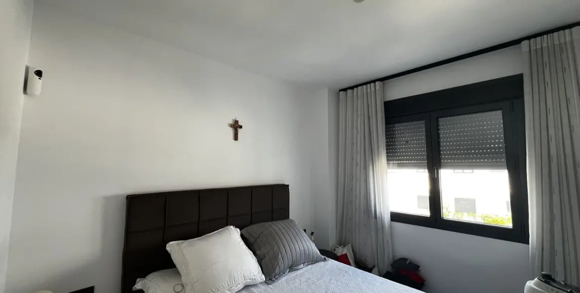 Venta de apartamento en planta media en Estepona 17