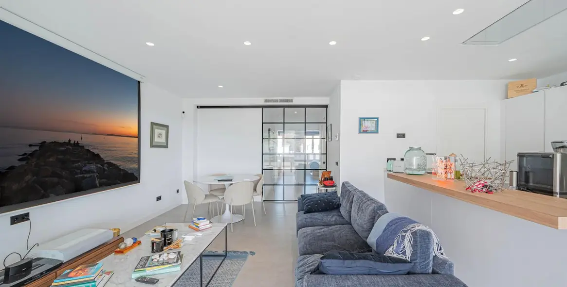Venta de apartamento en planta media en Estepona 23