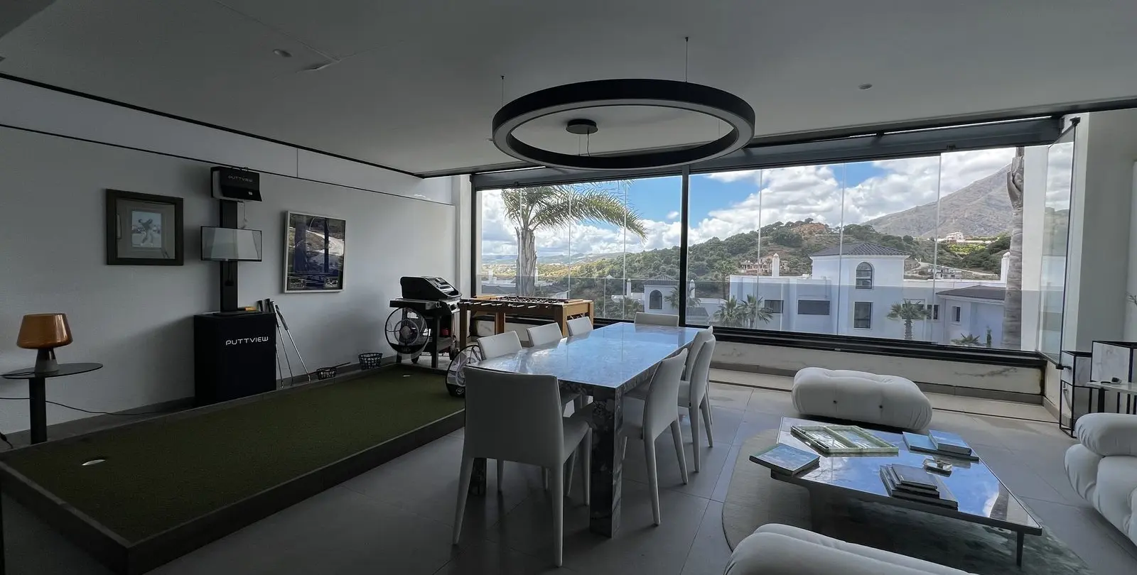 Продажа апартаментов на среднем этаже в Estepona 1