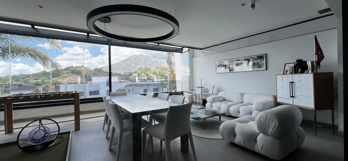 Продажа апартаментов на среднем этаже в Estepona 1