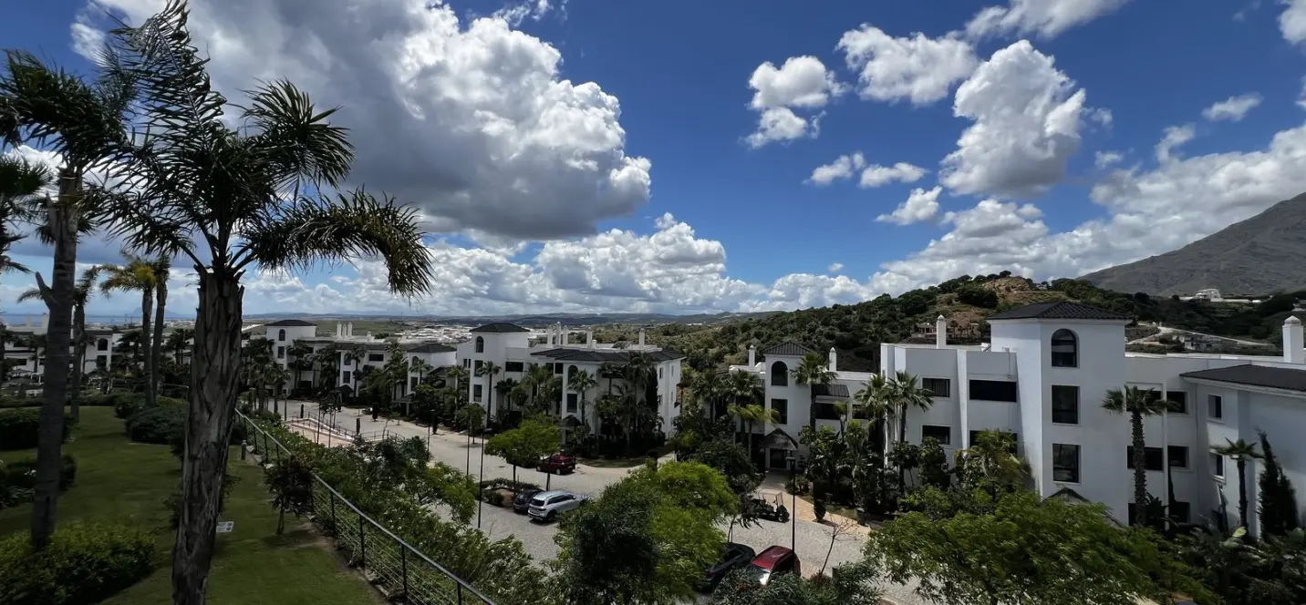 Продажа апартаментов на среднем этаже в Estepona 2