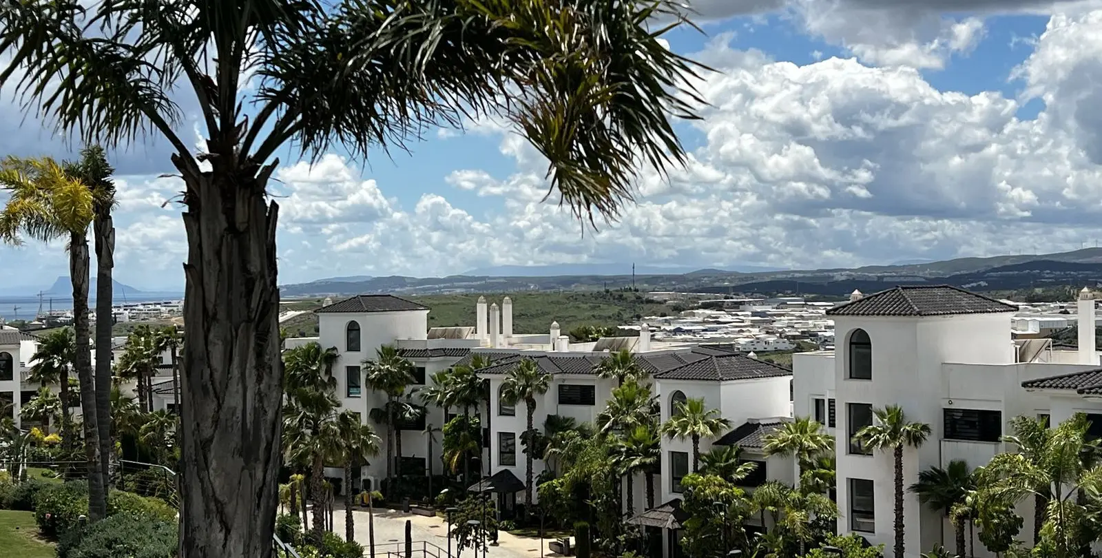 Продажа апартаментов на среднем этаже в Estepona 4