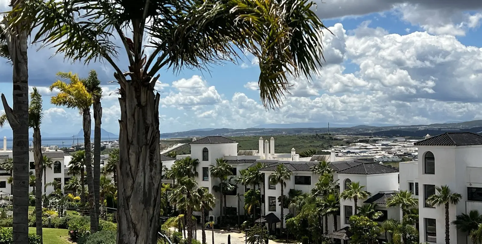 Продажа апартаментов на среднем этаже в Estepona 5