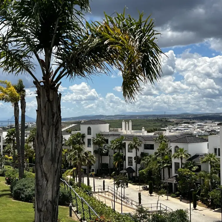 Продажа апартаментов на среднем этаже в Estepona