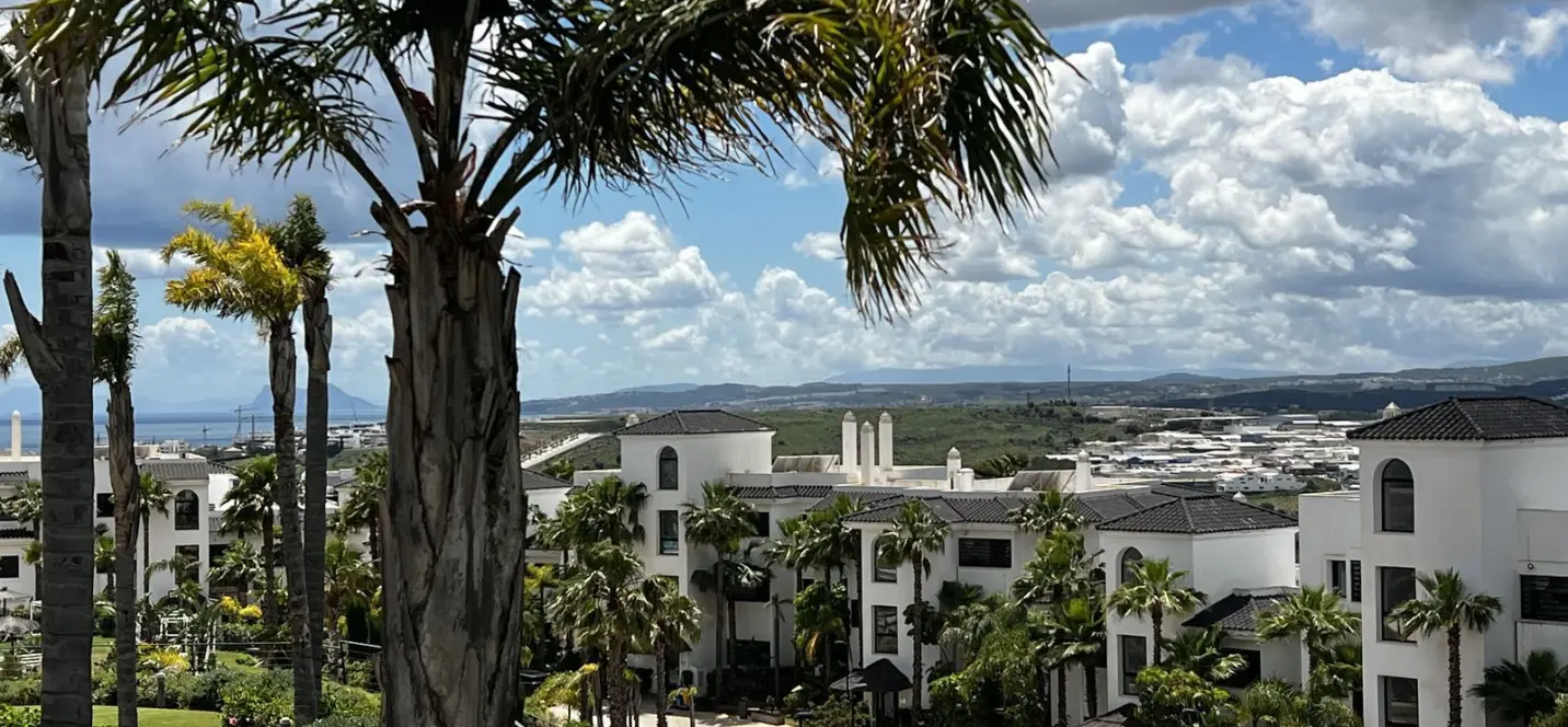 Продажа апартаментов на среднем этаже в Estepona 4