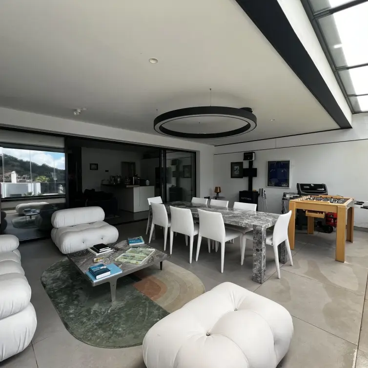 Продажа апартаментов на среднем этаже в Estepona