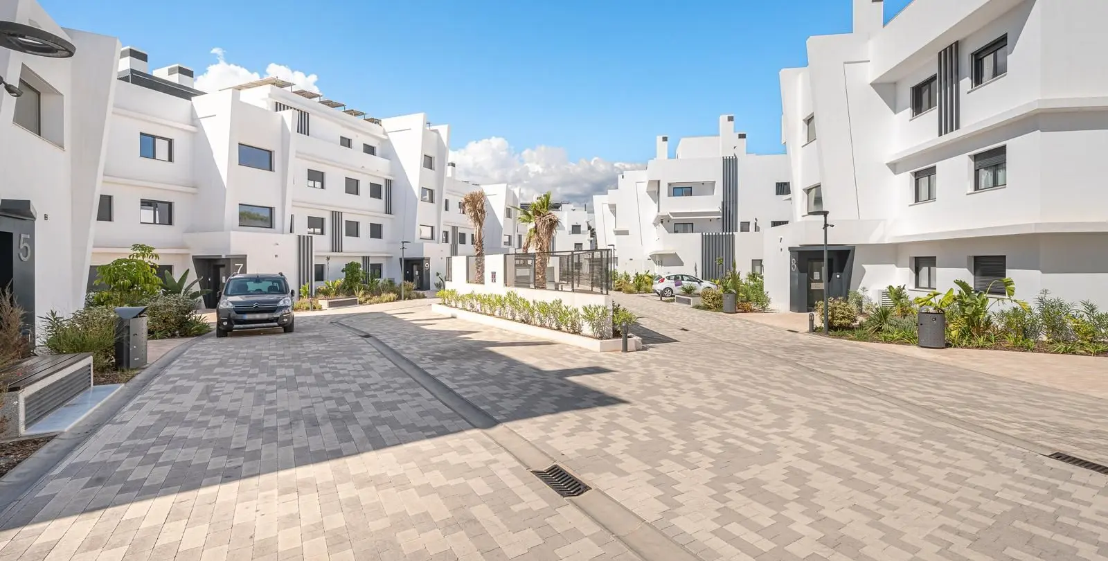 Продажа апартаментов на среднем этаже в Estepona 26