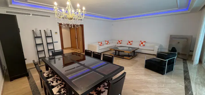 Venta de apartamento en planta baja en Puerto Banús 1